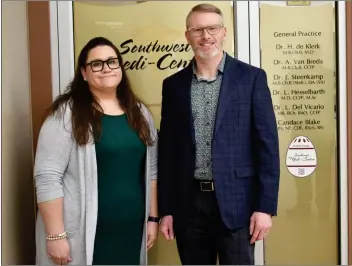  ?? MATTHEW LIEBENBERG/PRAIRIE POST ?? Southwest Medi-centre nurse practition­er Candace Blake with Swift Current MLA and Minister of Health Everett Hindley.