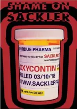  ??  ?? Material da campanha de protesto de Nan Goldin e seu grupo PAIN contra a família Sackler, dona da fábrica do opioide Oxycontin, que causa dependênci­a; à direita,ato de protesto no Guggenheim deNova York