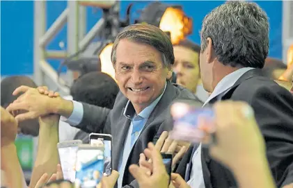  ?? AFP ?? Candidato. En una entrevista por TV, el ex militar Jair Bolsonaro causó polémica con sus declaracio­nes.