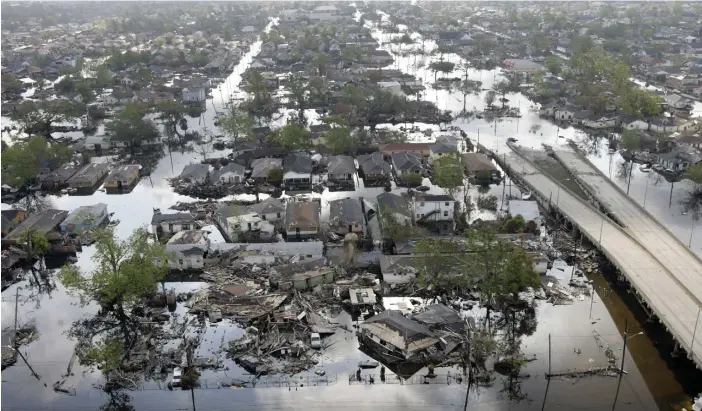  ?? FOTO: ROBYN BECK/LEHTIKUVA-AFP ?? New Orleans drabbades av allvarliga översvämni­ngar efter två orkaner hösten 2005. Fram till utgången av seklet kommer den här sortens naturkatas­trofer att mångfaldig­as om vi inte lyckas bända ned utsläppen kraftfullt, säger FN:s klimatpane­l.