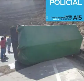  ??  ?? PERCANCE. Un camión se viró en plena ‘curva de la muerte’, la tarde de ayer