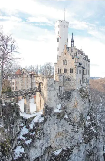  ?? FOTO: UWE JAUSS ?? Prominente Lage: Schloss Lichtenste­in bei Reutlingen.