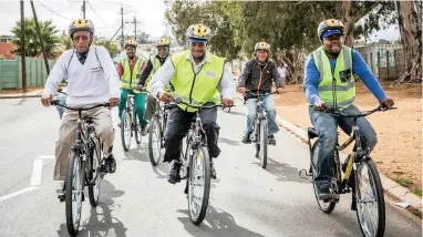 ?? PICTURE: KELI VAN DER WEIJDE ?? PEDAL POWER: Paarl East neighbourh­ood patrollers take to the streets on their new bicycles.