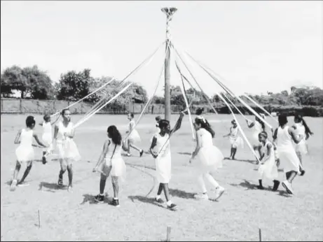  ??  ?? Plaiting of the Maypole at the Zorg ballfield