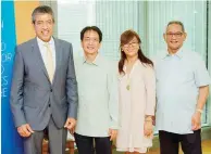  ??  ?? (Shown from left are): Citi Philippine­s CEO Aftab Ahmed formalizes the partnershi­p with UP Chancellor Michael Tan, UPDEPP Director Grace Jamon and Professor Gerardo Agulto, Executive Director for UP Foundation, Inc.