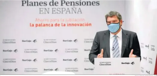  ?? PABLO MONGE FERNÁNDEZ / EFE ?? José Luis Escrivá, ministro de Seguridad Social y Migracione­s, ayer, en Madrid.