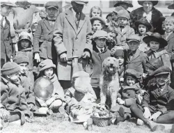  ?? LIBRARY OF CONGRESS ?? Laddie Boy, center, hosted the White House Easter egg roll in 1923 while President Warren G. Harding was out of town.