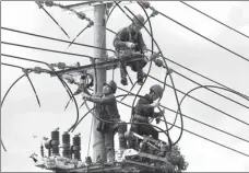  ?? SONG WEIXING / FOR CHINA DAILY ?? State Grid employees inspect cables in Chuzhou, Anhui province.