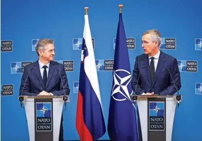  ?? Foto Anže Malovrh/STA ?? Generalni sekretar Nata Jens Stoltenber­g (desno) je ob srečanju s premierom Robertom Golobom dejal, da Slovenijo vidi kot »visoko cenjeno zaveznico«.