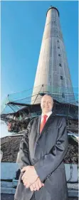  ?? FOTO: DPA ?? Andreas Schierenbe­ck, Vorstandsc­hef von Thyssen-Krupp Elevator, will in Rottweil einen neuen Aufzugtypu­s erproben.