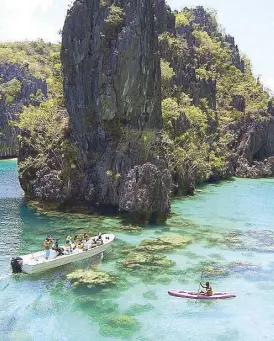  ??  ?? Sustainabl­e water sports: Kayaking at the Big Lagoon in El Nido, Palawan