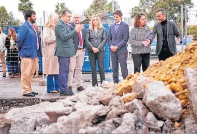  ?? JULIO GONZÁLEZ ?? El solar donde se ha comenzado a construir el intercambi­ador de autobuses, cuyas obras se inauguraro­n ayer.