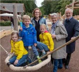  ?? FOTO'S JORIS HERREGODS ?? Elise, Emiel mama Elisabeth, Aline en fiere grootouder­s Albertine en Herman: “Gevarieerd, duurzaam en uitdagend.”