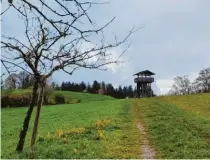  ?? ?? Der Christoph-Scheiner-Turm bei Bürgle ist einer der Höhepunkte unserer Wanderung.