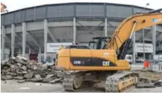  ?? Foto: Ulrich Wagner ?? An der Arena wird momentan gebaut. Die Fans müssen am Samstag ein paar Unannehmli­chkeiten in Kauf nehmen.