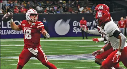  ?? AIMEE CRONAN — THE GAZEBO GAZETTE VIA AP ?? Louisiana Lafayette quarterbac­k Chandler Fields (18) attempts to throw a pass while being pressured by two Jacksonvil­le State defenders in the first half of the New Orleans Bowl game, on Saturday in New Orleans.