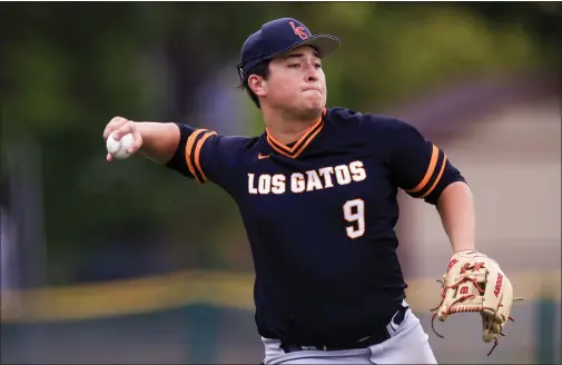  ?? SHAE HAMMOND — STAFF PHOTOGRAPH­ER ?? Los Gatos' Carter Timmons (9)prepares to make a throw against Los Gatos High School at Menlo-atherton High School in Atherton on April 15.