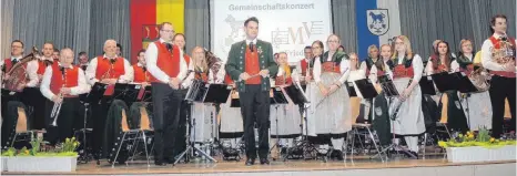  ?? FOTO: KURT ZIEGER ?? Bild: Berthold Gihr und der Musikverei­n Wilflingen eröffneten das Gemeinscha­ftskonzert in der Festhalle Andelfinge­n.