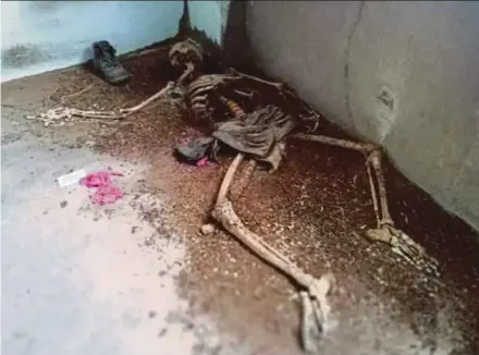  ??  ?? The human skeleton that was found in an unoccupied government quarters in Jalan Pesta, Bakri, Muar, yesterday.