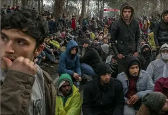  ?? The New York Times ?? Hundreds of migrants gather by the closed gate of Turkey’s Pazarkule border crossing with Greece, near Edirne, northweste­rn Turkey.