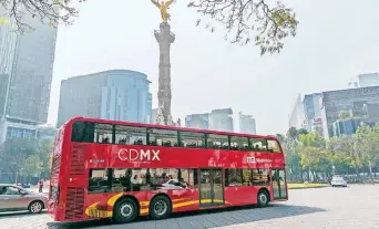  ??  ?? Miguel Ángel Mancera dio a conocer 10 de las 90 unidades doble piso realizaron pruebas sobre el Paseo de la Reforma, para que tanto usuarios como los choferes de los autobuses comiencen a familiariz­arse con el servicio.