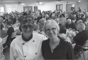  ?? MATTHEW MCCULLY ?? Sercovie meals-on-wheels Head Chef Diane Lafond and Lorraine Lauzier, Assistant Director of Administra­tion and Food Services, pleased with the turnout at this year’s holiday meal.