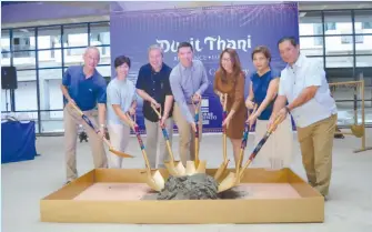  ?? RJ LUMAWAG ?? TOPPING OFF. (From left) Rchitects Inc.'s Principal Architect Bong Recio; TLDC Chief Operating Officer Lalaine Regino; Dusit Internatio­nal Group Corporate Director of Technical Services Detlef Skrobanek; TLDC President and CEO Tomas Lorenzo; Davao City...