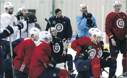  ?? KEVIN KING/WINNIPEG SUN ?? Jets players listen to the coaching staff at practice yesterday. They had better be paying attention, writes Paul Friesen.