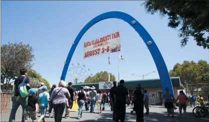  ?? KARL MONDON — STAFF FILE PHOTO ?? Attendees to the Santa Clara County Fair file in under the blue arch for the final day in San Jose on Aug. 6, 2017.