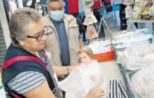  ?? CÉSAR MARTÍNEZ ?? Román Neri
tiene su negocio en el tianguis