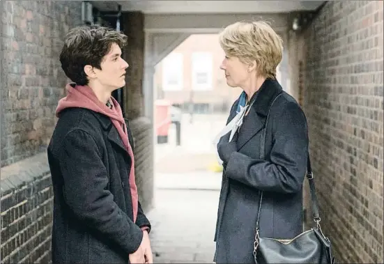  ?? . ?? Fionn Whitehead y Emma Thompson en un fotograma de esta película, cuyo reparto completa Stanley Tucci en el papel de marido de la juez