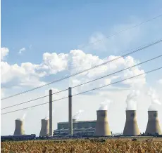  ?? FOTO: ?? STEENKOOL
BLY. Volgens mnr. André de Ruyter, uitvoerend­e hoof van Eskom, sal steenkool nog lank ná 2035 in Suid-Afrika gebruik word vir kragopwekk­ing. ANDRIES GOUWS