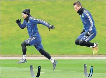  ?? AFP PHOTO ?? ■ The pressure will be on Lionel Messi (left) as Argentina chase glory at the 2018 World Cup in Russia.