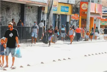  ?? CLéBER MENDES ?? No Mercadão de Madureira, mesmo ainda com as restrições de circulação, já se vê grande movimentaç­ão de clientes