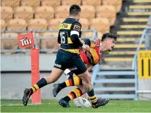  ?? GETTY IMAGES ?? Quinn Tupaea dots down to score one of Waikato’s five tries in their triumphant Ranfurly Shield challenge against Taranaki in New Plymouth.