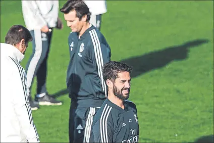  ?? FOTO: EFE ?? Isco recibió un nuevo aviso de Solari que dejó claro que para él, el que quiere jugar debe ganárselo en el día a día