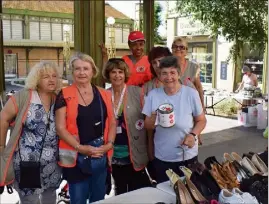  ?? (Photo D.Nt) ?? Les bénévoles de la Croix-Rouge sont mobilisés toute la semaine pour la quête nationale.