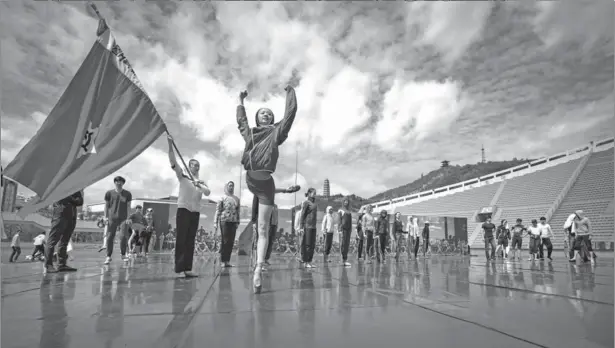  ?? PHOTO BY LIU YANG ?? Dancers of the National Ballet of China rehearse at Pagoda Hill, Yan’an, Shaanxi province.