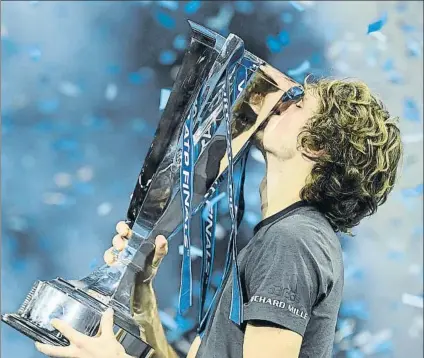  ?? FOTO: EFE ?? Noveno títulos profesiona­l ATP de Alexander Zverev, por ahora el más importante de su corta pero intensa carrera a sus 21 años de edad