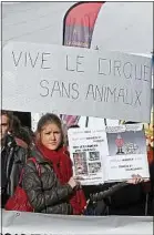  ??  ?? Aucune loi n’existe en ce sens en France. Ici à Lille, lors d’une manif.