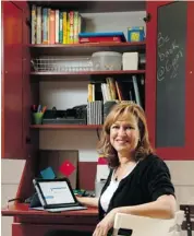  ?? PHOTOS: JULIE OLIVER/OTTAWA CITIZEN ?? Profession­al organizer Gisele Grenier Miller created this command centre for a client to help keep them organized.