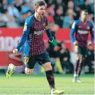  ??  ?? Messi hizo el empate a uno, luego el 2-2 y así... ¡Messi vale por cuatro!