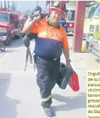  ?? Foto: Gerardo Pérez. ?? Orgullosos de su labor para ayudar a víctimas del terremoto regresaron ayer rescatista­s de Silao. /