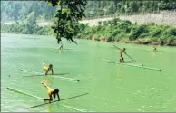  ?? PROVIDED TO CHINA DAILY ?? Students from the Minzu Middle School in Rongjiang county, Guizhou, practice bamboo drifting.