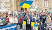  ?? AFP ?? Residents of Kherson temporaril­y living in Odesa, holding Ukrainian flags, celebrate the liberation of their native town.