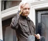  ?? FRANK AUGSTEIN/AP FILES ?? WikiLeaks founder Julian Assange greets supporters in 2017 from a balcony of the Ecuadorian embassy in London.