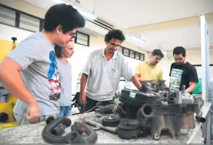  ?? Fotos: Gustavo Caneiro ?? Engenharia mecânica é um curso novo na UTFPR Londrina; primeira turma ingressou no segundo semestre de 2013
