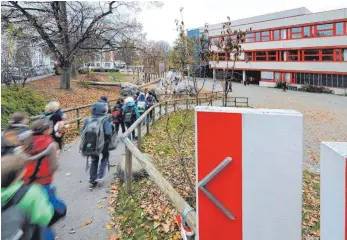  ?? ARCHIVFOTO: FELIX KÄSTLE ?? Auf dieser Seite der Kuppelnaus­chule, an der Möttelinst­raße, soll der Neubau der Grundschul­e entstehen.