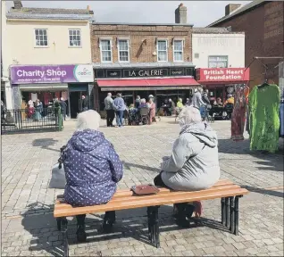  ?? Pictures Kimberley Barber ?? RETURN OF THE HIGH STREET West Street