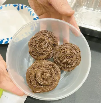  ?? LUKE MIILLER PHOTOS ?? The winner of the 2024 PNW Intramural Baking Contest is a creative and contrastin­g cupcake recipe dreamed up by Shalini Kattupalli for“Dark Chocolate Frosted Banana Bread Cupcakes.”